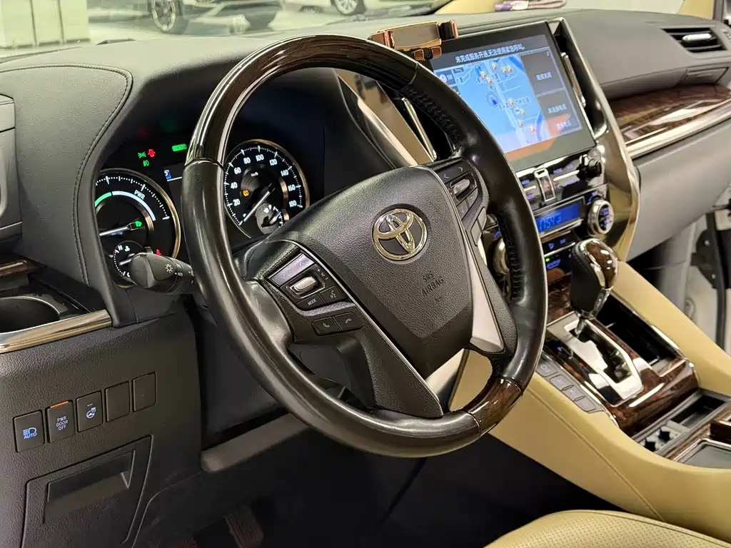 Toyota Alphard 2023 — фото 12