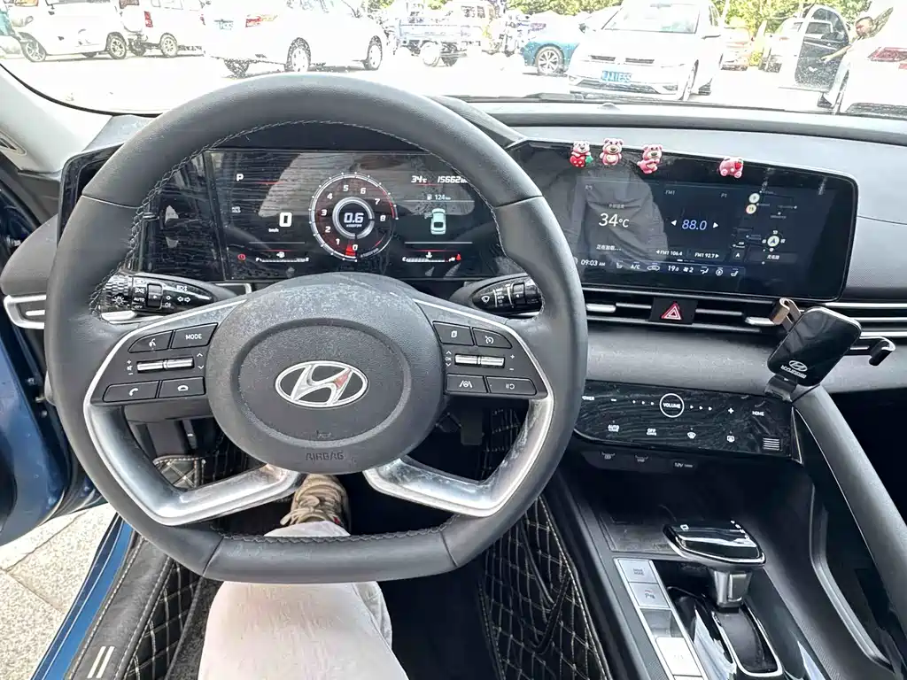 Hyundai Elantra 2023 — фото 10