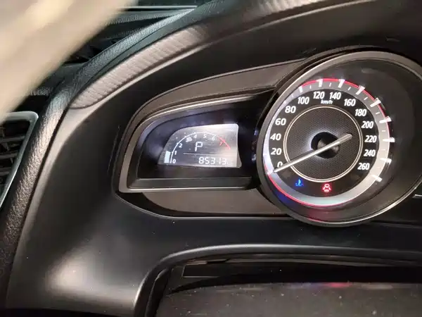 Mazda 3 Axela 2014