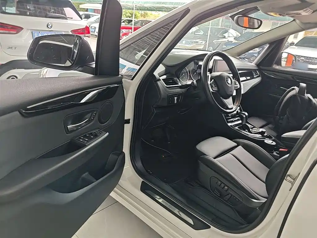 BMW 2 Series Active Tourer 2015 — фото 16