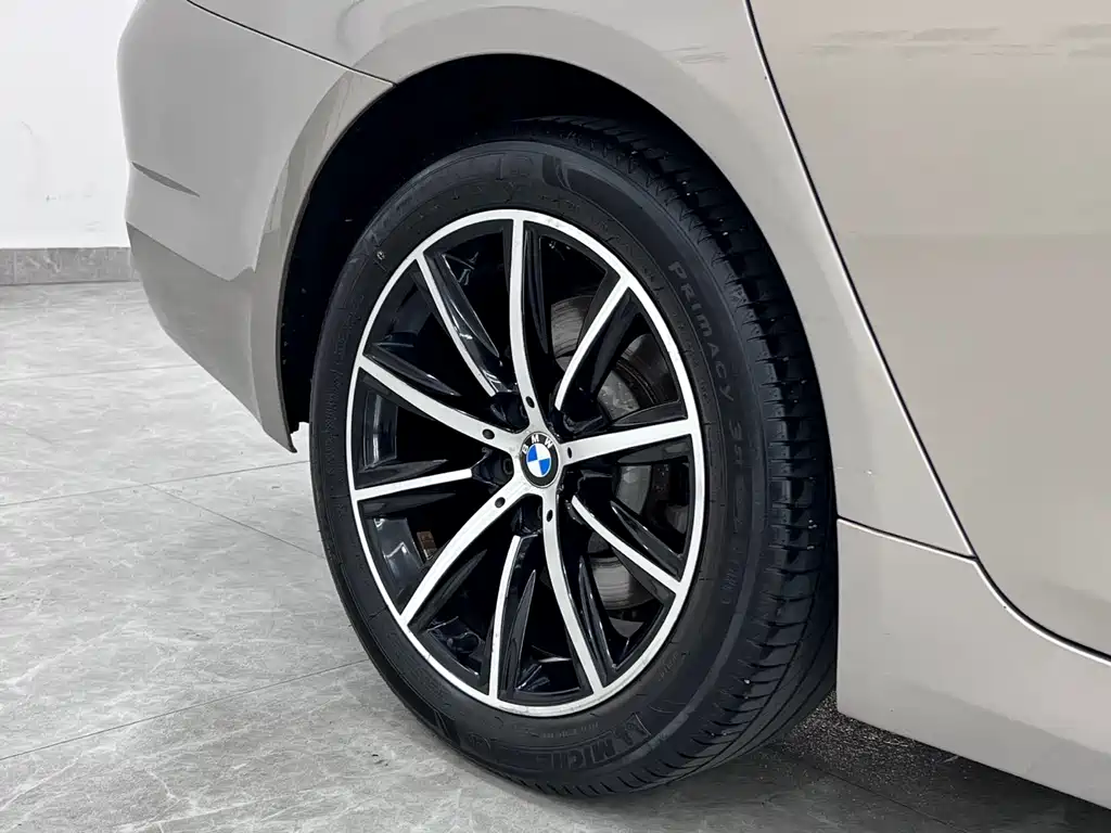 BMW 5 Series 2017 — фото 8