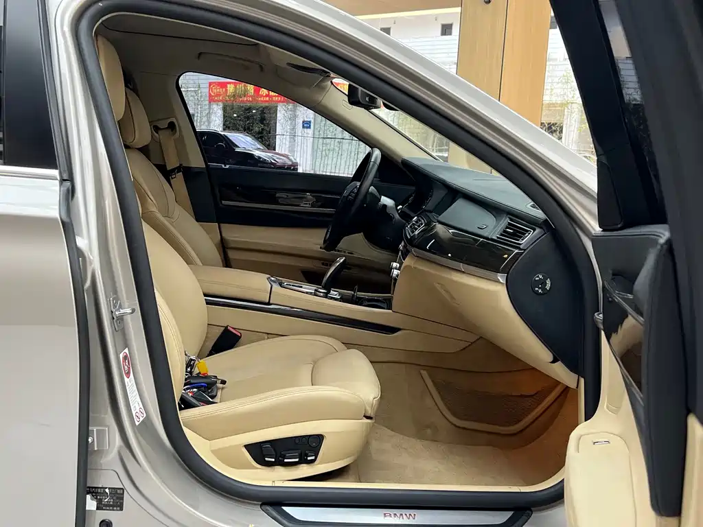 BMW 7 Series 2012 — фото 22