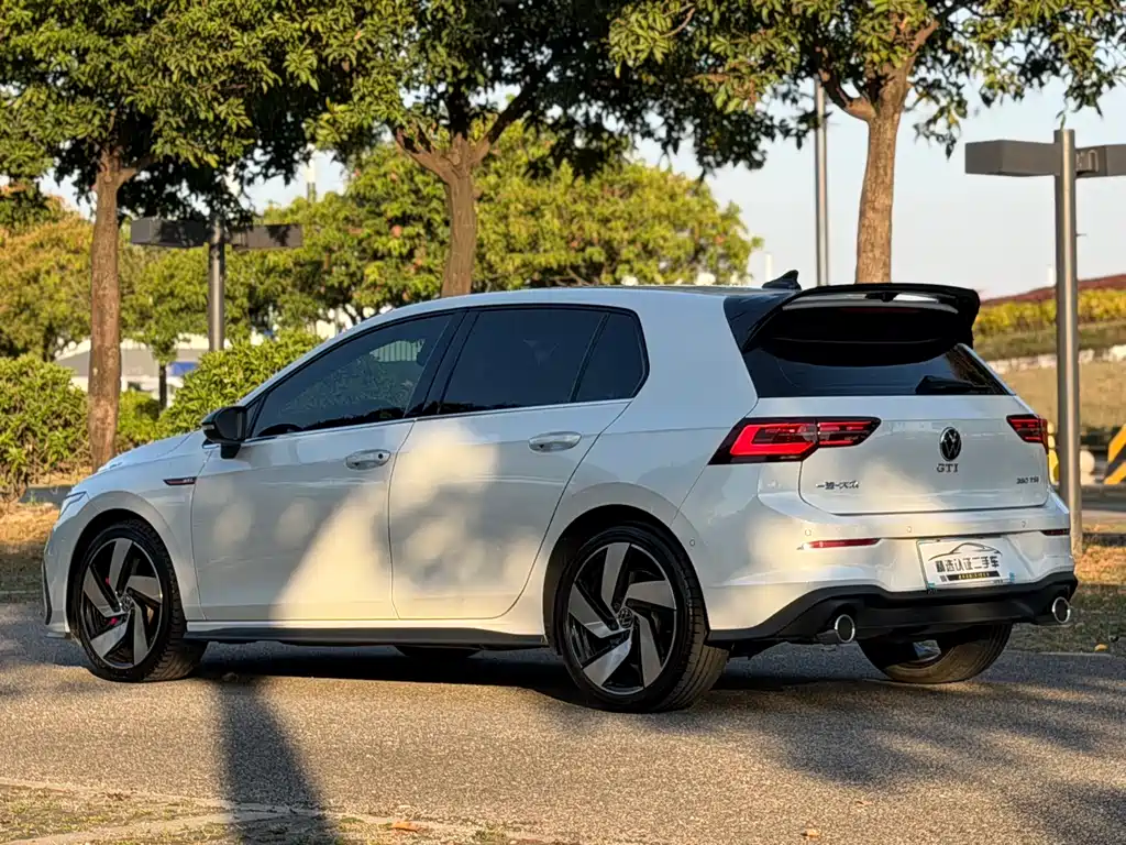 Volkswagen Golf GTI 2023 — фото 30