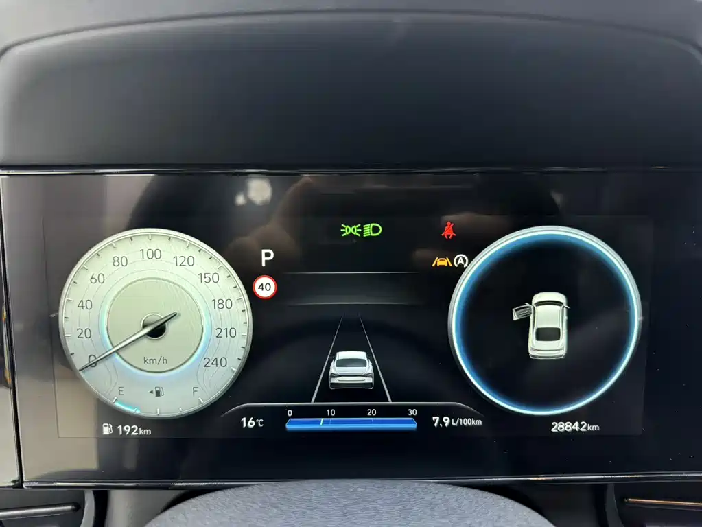 Hyundai Elantra 2023 — фото 18