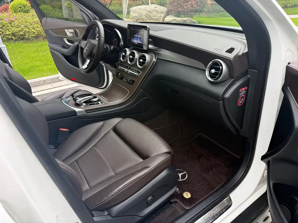 Mercedes-Benz GLC 2018 — фото 15