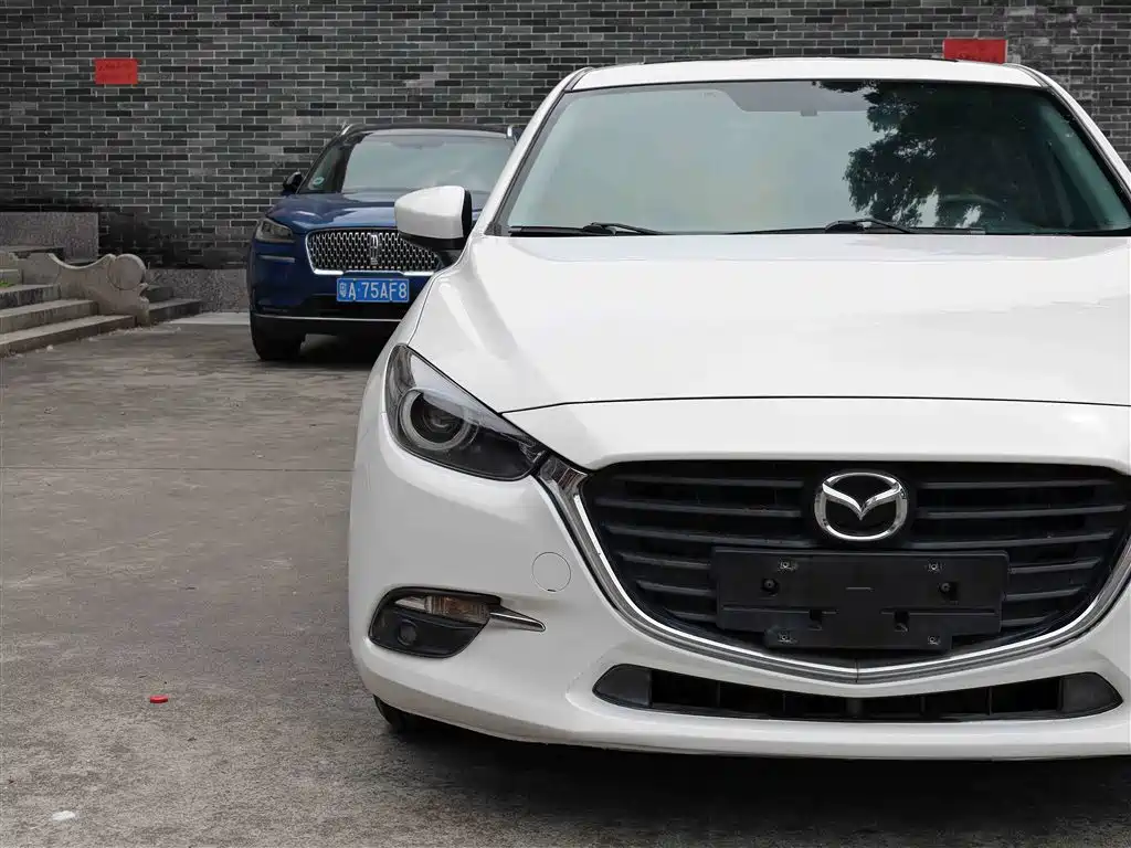 Mazda 3 Axela 2019 — фото 21