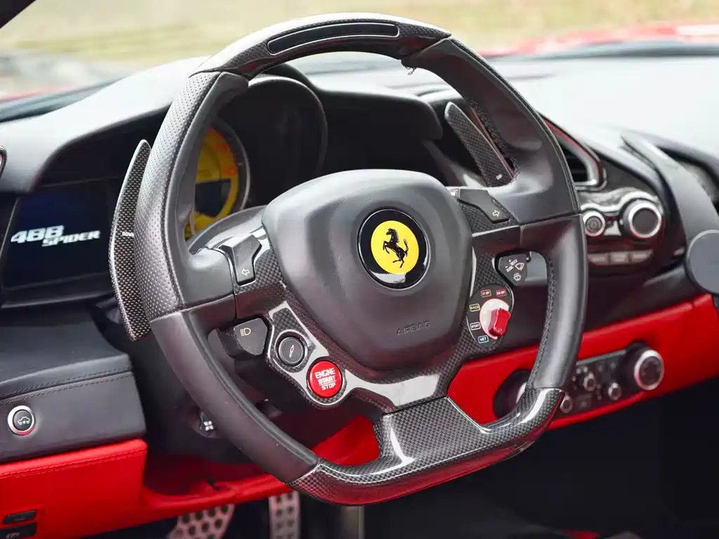 Ferrari 488 2017 — фото 11
