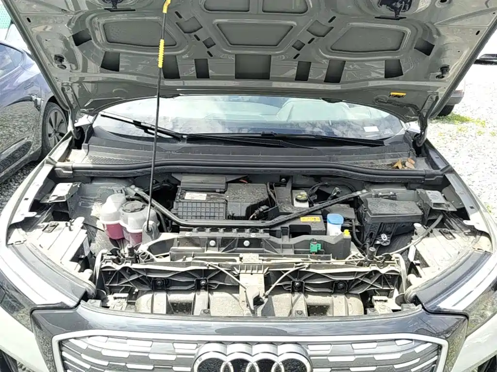 Audi Q4 e-tron 2025 — фото 20