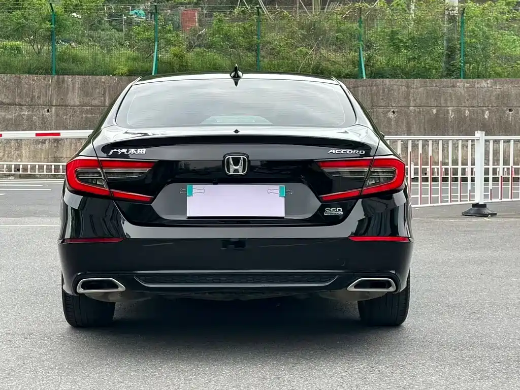 Honda Accord 2022 — фото 10