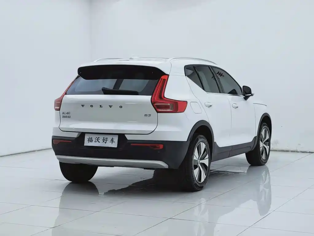 Volvo XC40 2023 — фото 31
