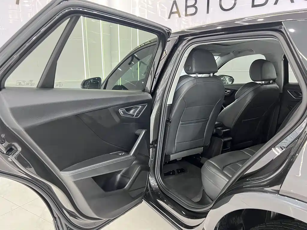 Audi Q2L 2023 — фото 11
