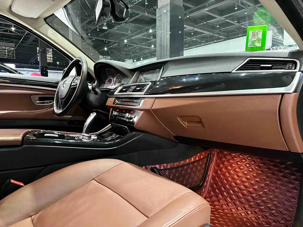 BMW 5 Series 2016 — фото 12