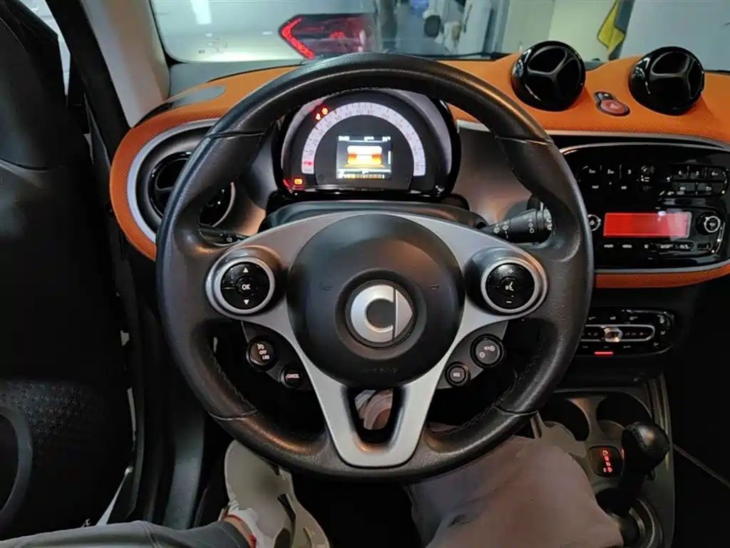 smart Fortwo 2016 — фото 11