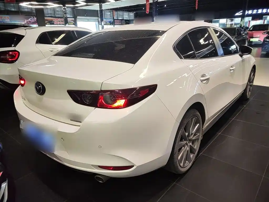 Mazda 3 Axela 2022 — фото 7