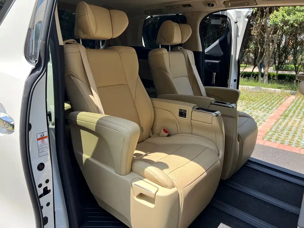 Toyota Alphard 2021 — фото 9
