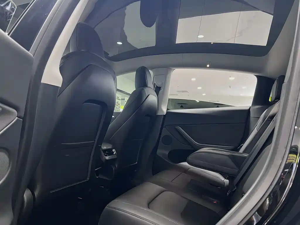 Tesla Model Y 2022 — фото 17