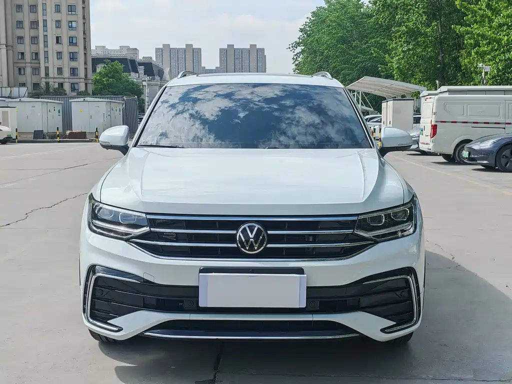 Volkswagen Tiguan L 2024 — фото 3