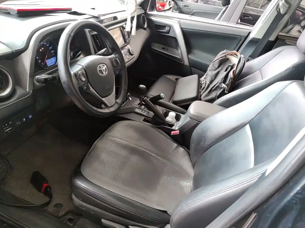 Toyota RAV4 2018 — фото 15