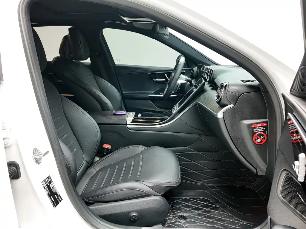 Mercedes-Benz C-Class 2023 — фото 12