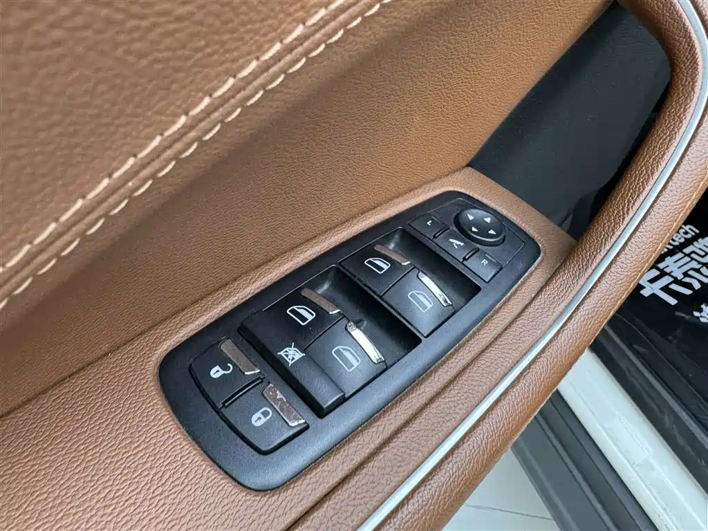 Maserati Levante 2019 — фото 30