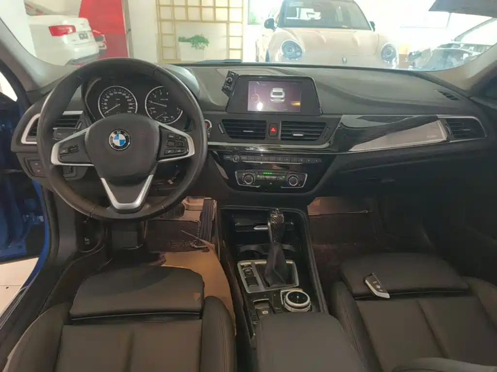BMW 1 Series 2017 — фото 10