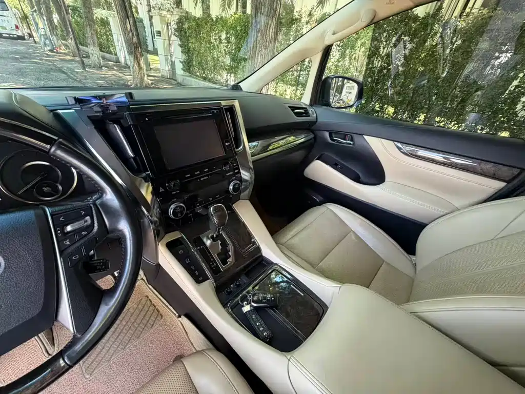 Toyota Alphard 2018 — фото 11