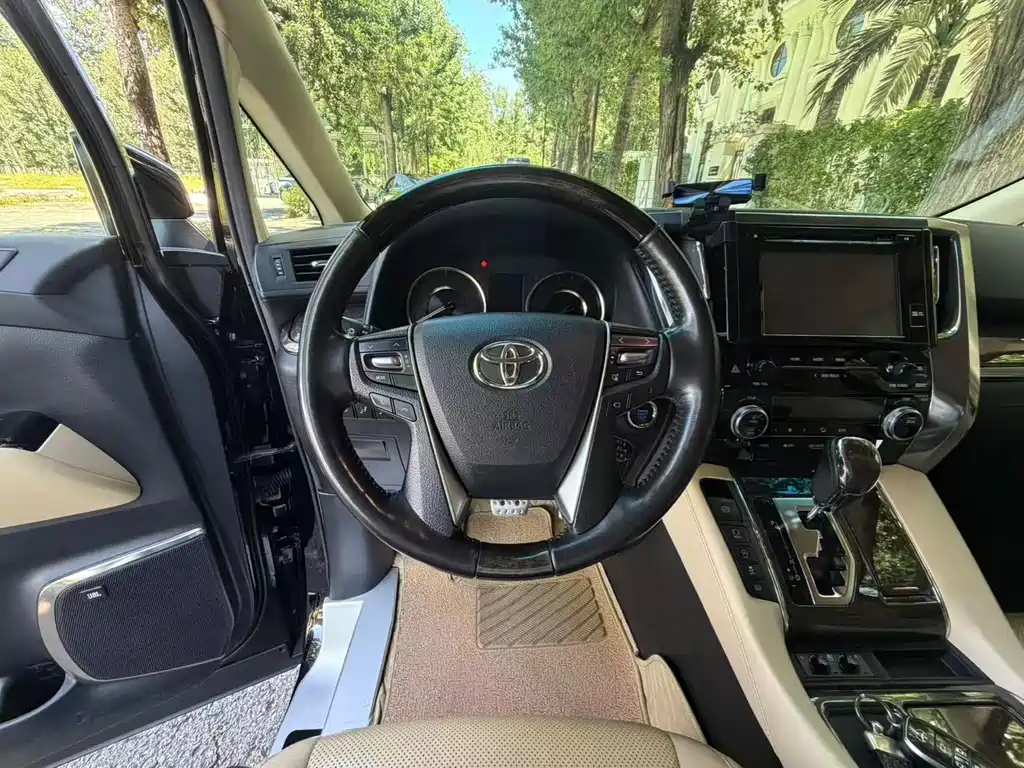 Toyota Alphard 2018 — фото 10