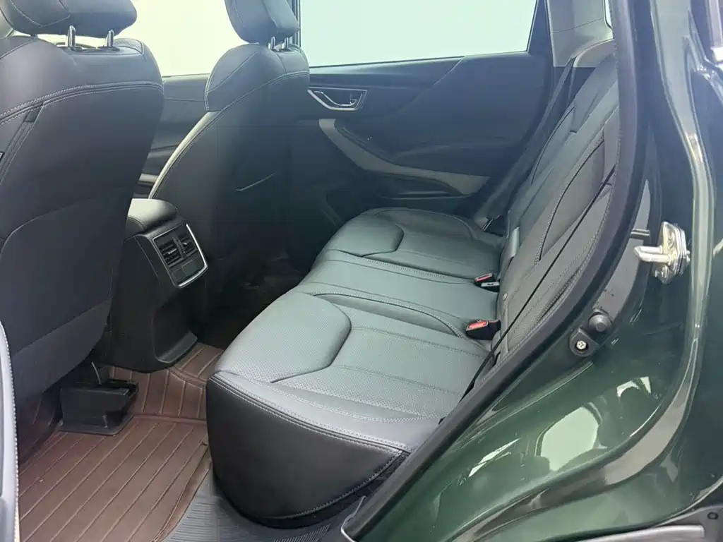 Subaru Forester 2023 — фото 18