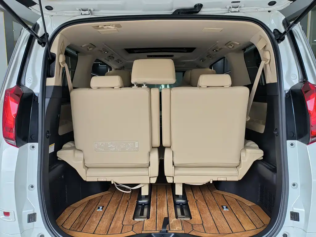 Toyota Alphard 2021 — фото 11
