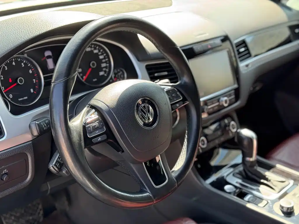 Volkswagen Touareg 2013 — фото 16