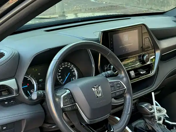 Toyota Crown Kluger 2023