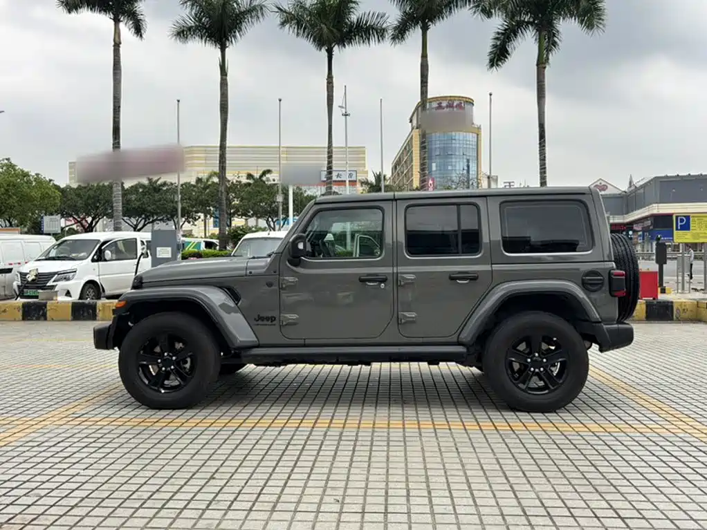 Jeep Wrangler 2023 — фото 24