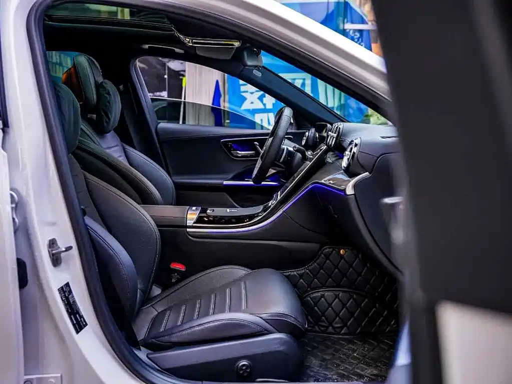 Mercedes-Benz C-Class 2025 — фото 4