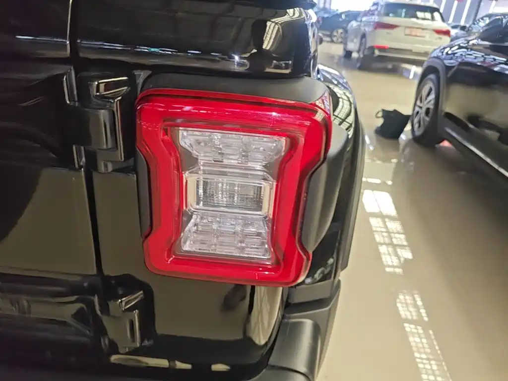 Jeep Wrangler 2019 — фото 24