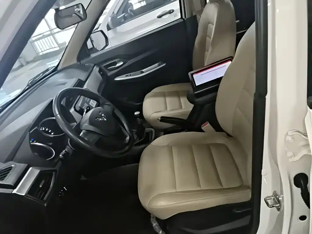 Wuling Hongguang 2019 — фото 15