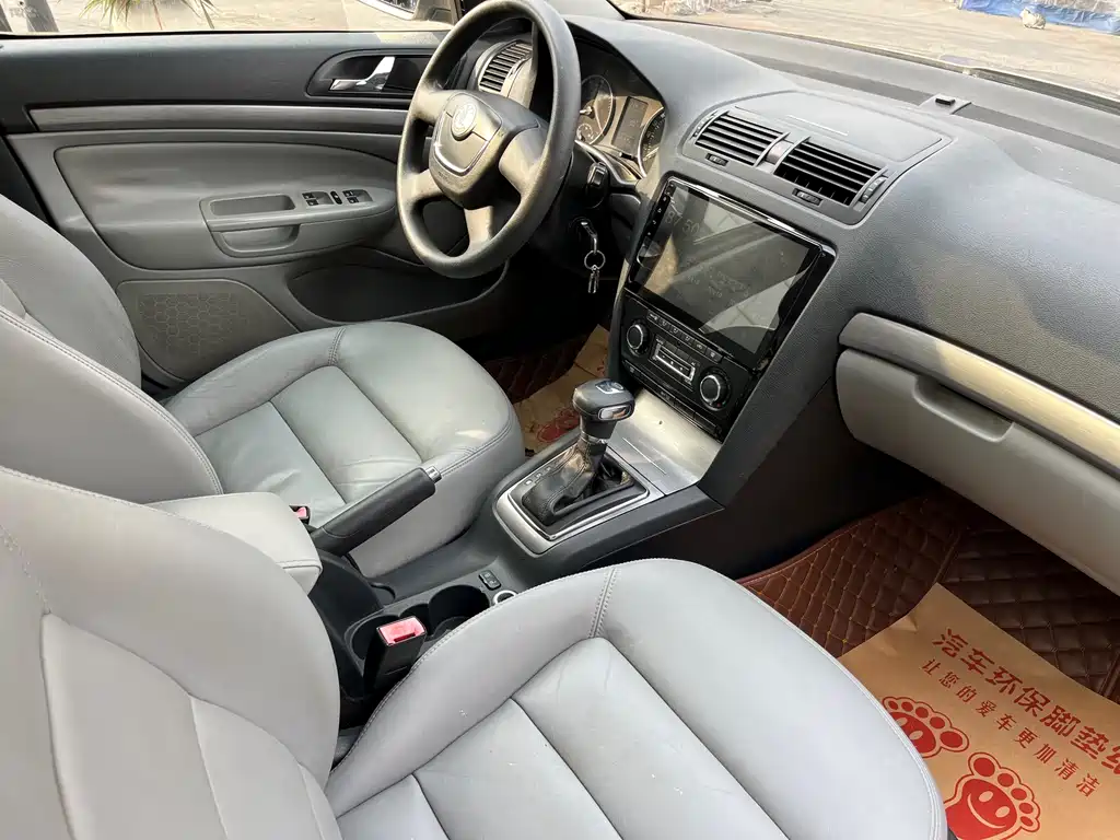 Skoda Octavia 2013 — фото 11