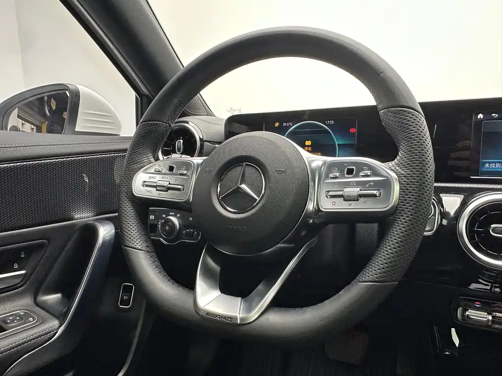 Mercedes-Benz A-Class 2019 — фото 10