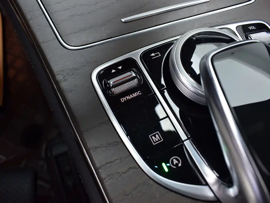 Mercedes-Benz GLC 2019 — фото 19