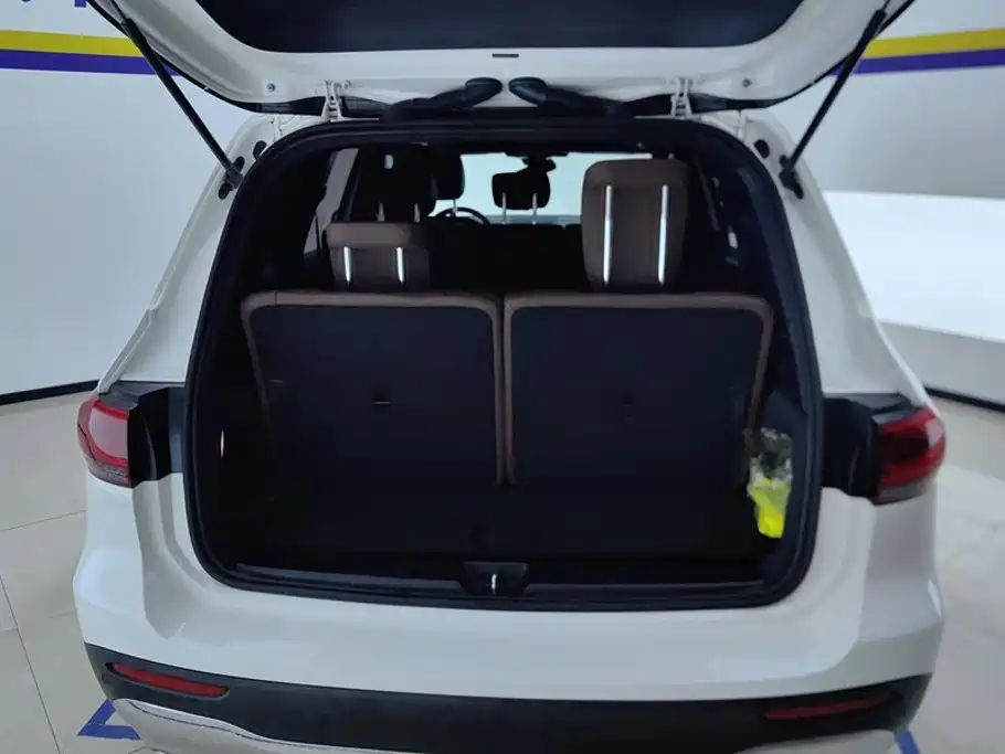 Mercedes-Benz GLB 2023