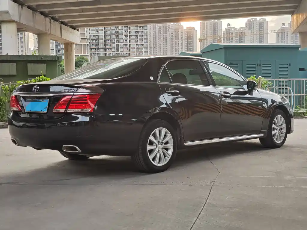 Toyota Crown 2014 — фото 6