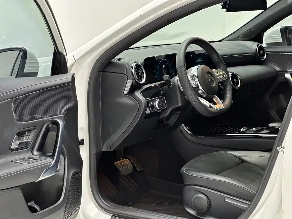 Mercedes-Benz A-Class 2019 — фото 13