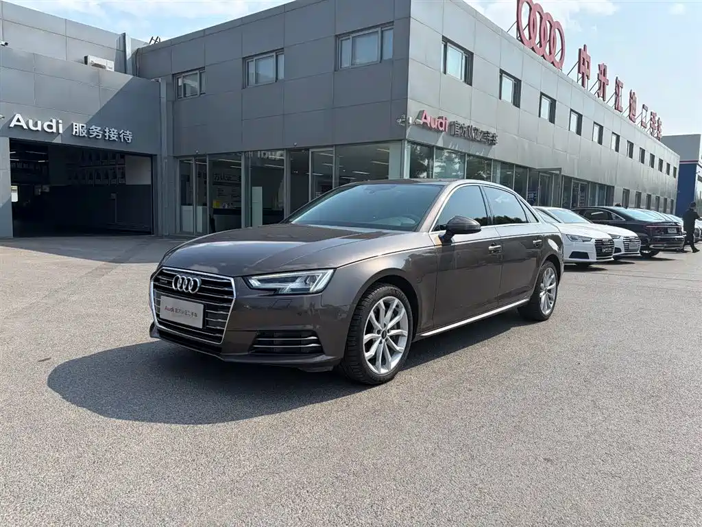 Audi A4L 2017 — фото 1