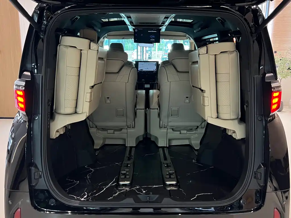 Toyota Alphard 2024 — фото 17