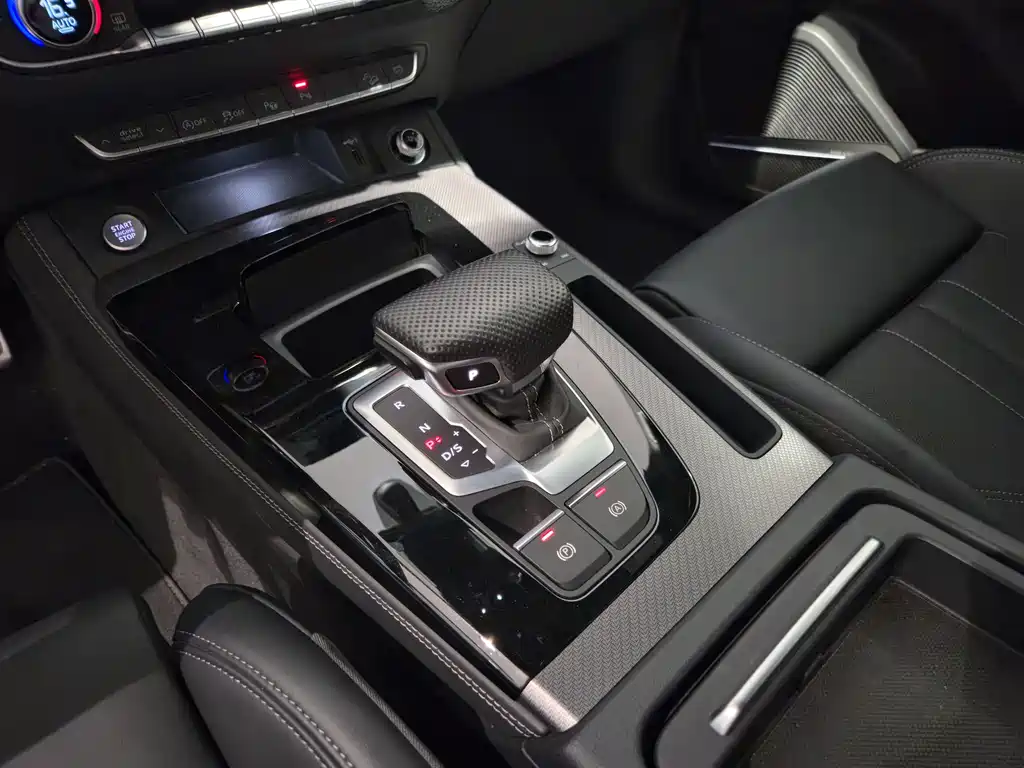 Audi Q5L 2025 — фото 14