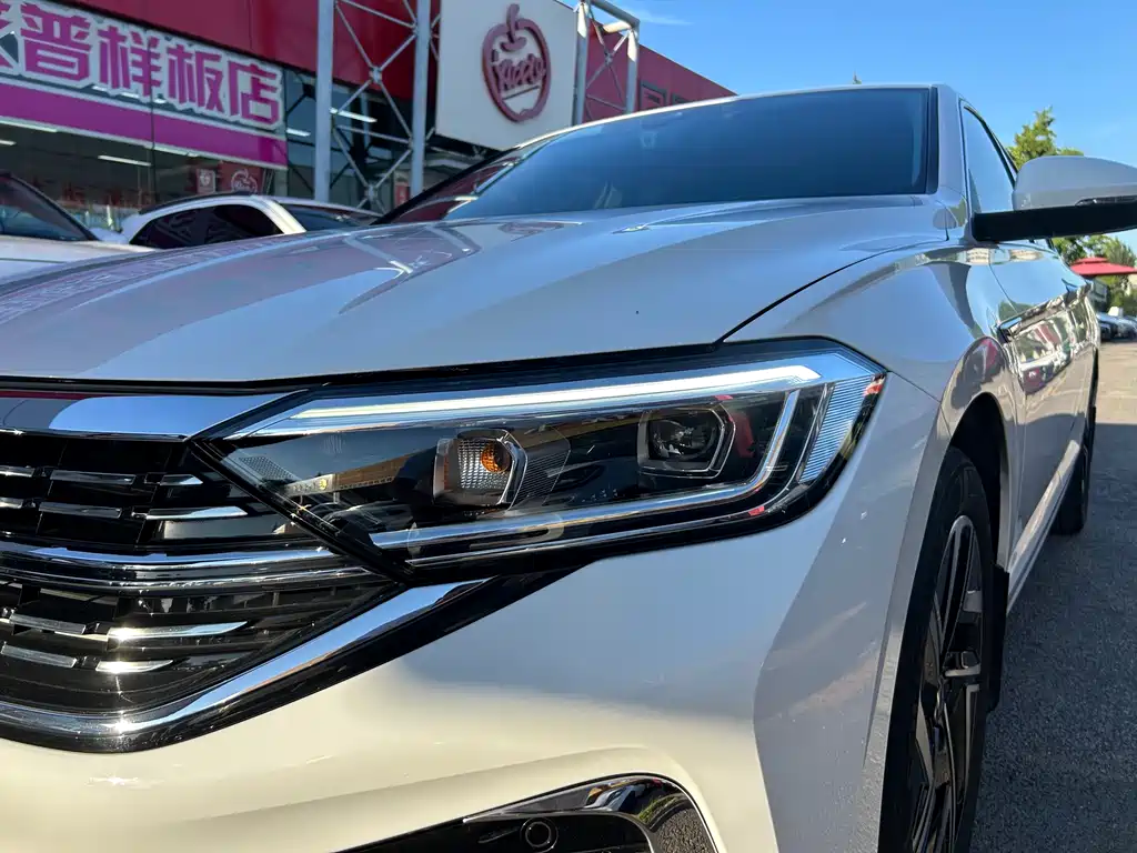 Volkswagen Sagitar 2025