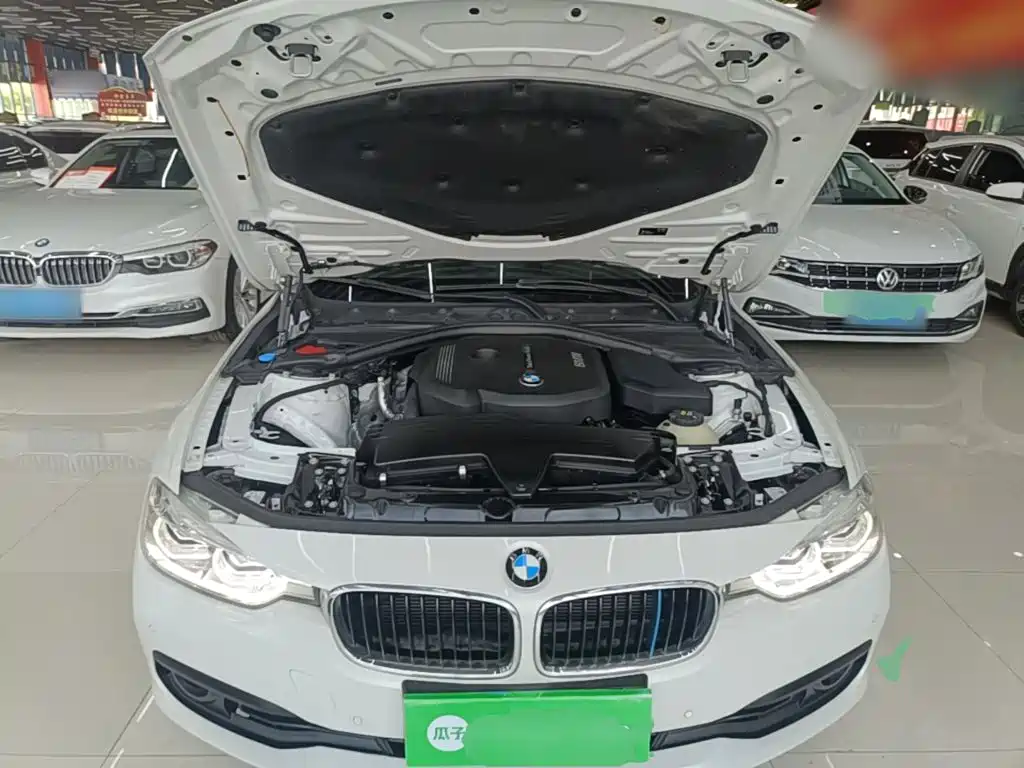 BMW 3 Series 2017 — фото 20