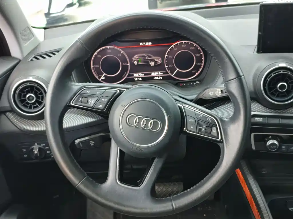 Audi Q2L E-Tron 2021 — фото 13