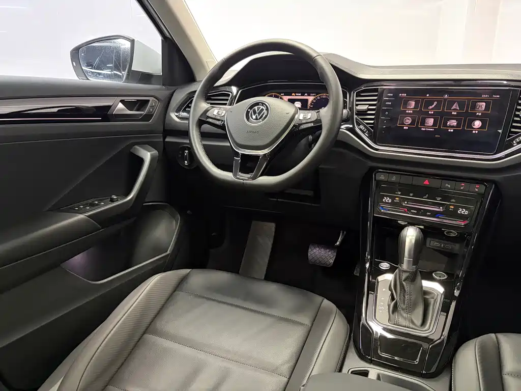 Volkswagen T-Roc 2022 — фото 8