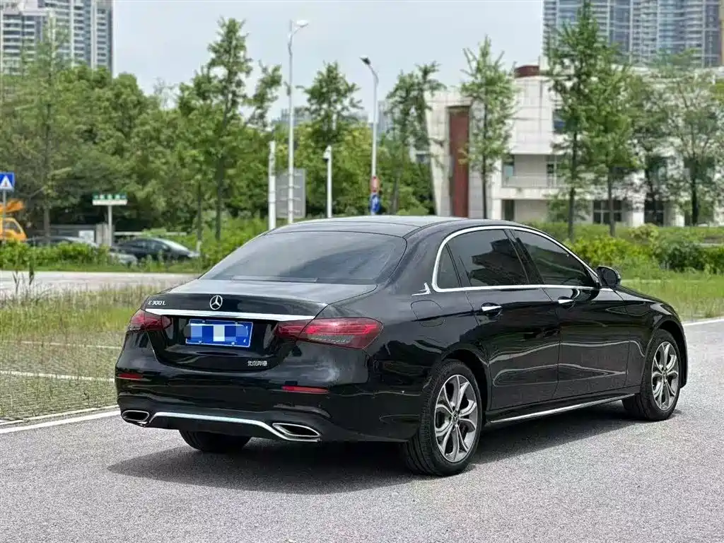 Mercedes-Benz E-Class 2022 — фото 4