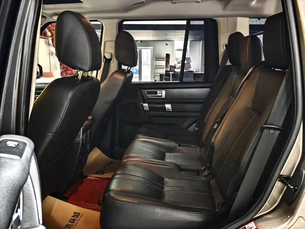 Land Rover Discovery 2015 — фото 13